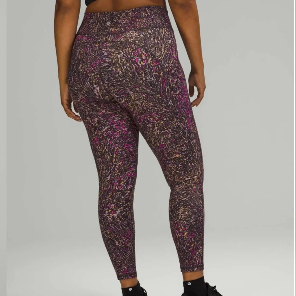Lululemon Invigorate High-Rise Tight 25" - Picture 12 of 14